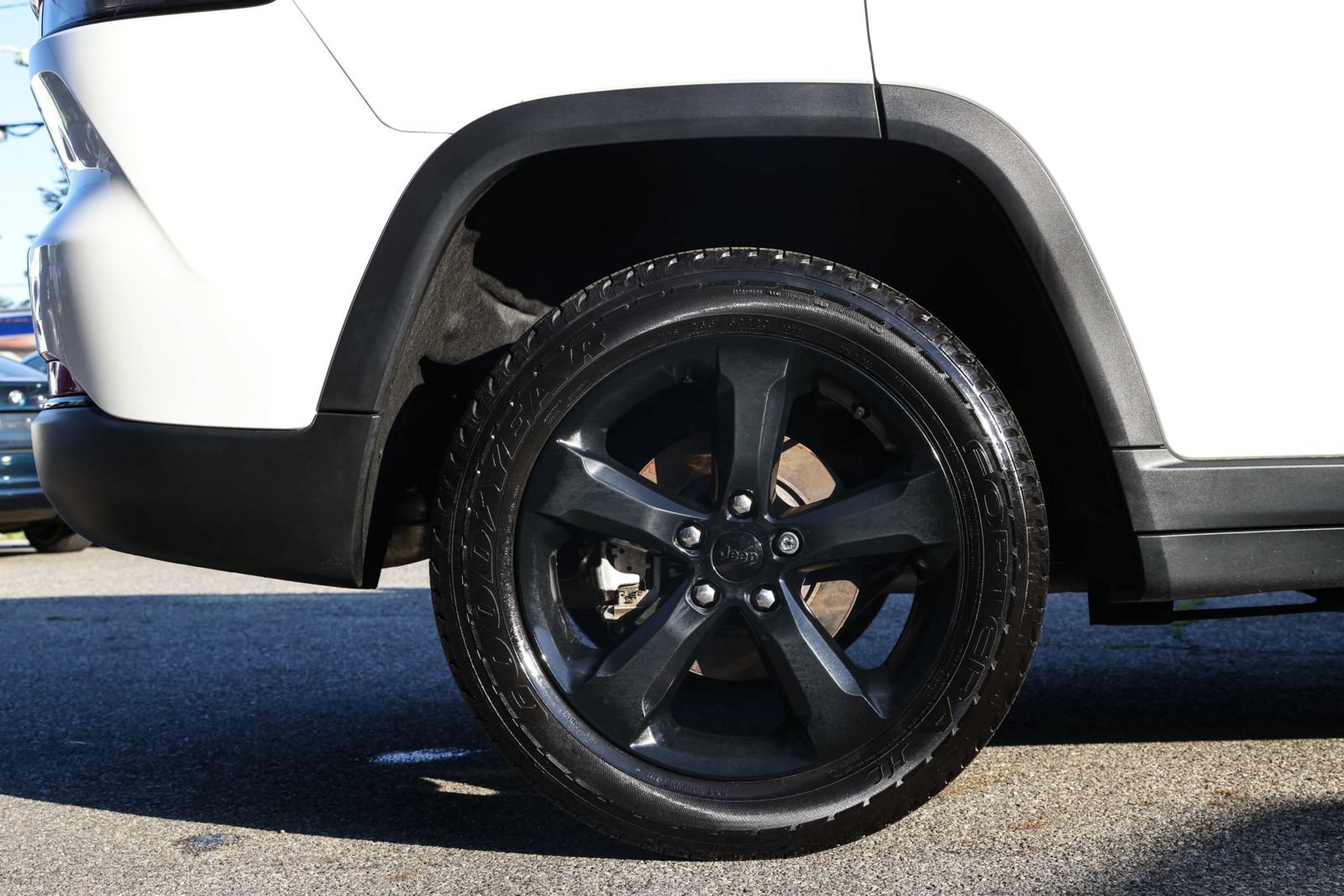Used 2023 Jeep Grand Cherokee Altitude AWD/4WD image 9