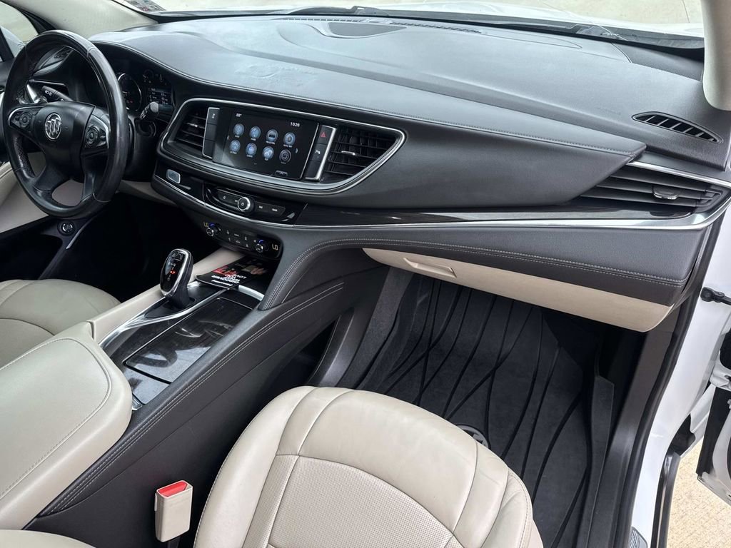 Used 2018 Buick Enclave Essence FWD image 13