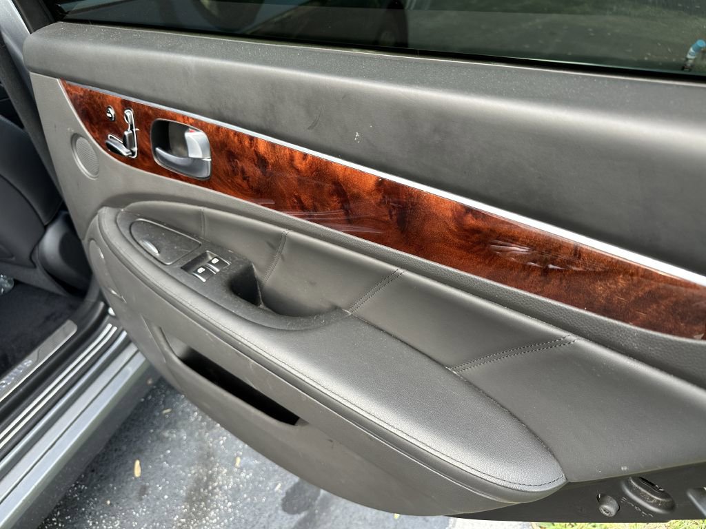 Used 2015 Hyundai Equus Signature RWD image 27