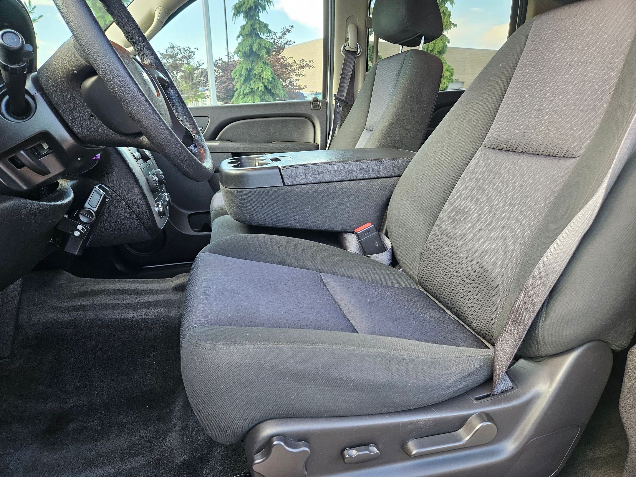 Used 2012 Chevrolet Suburban 4WD image 15