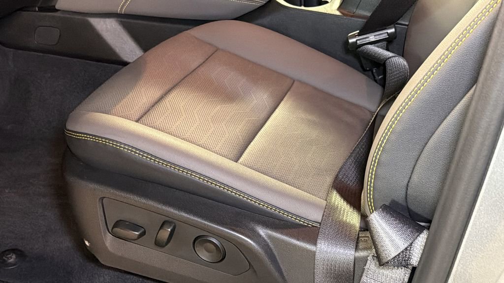 Used 2025 Chevrolet Colorado ZR2 w/ Technology Package image 21