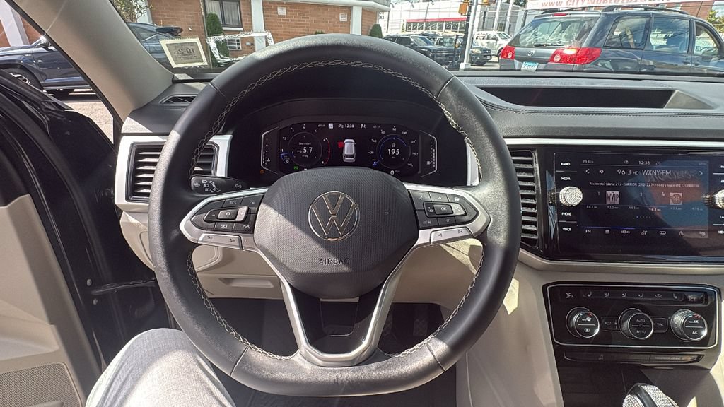 Used 2022 Volkswagen Atlas SEL AWD/4WD image 14