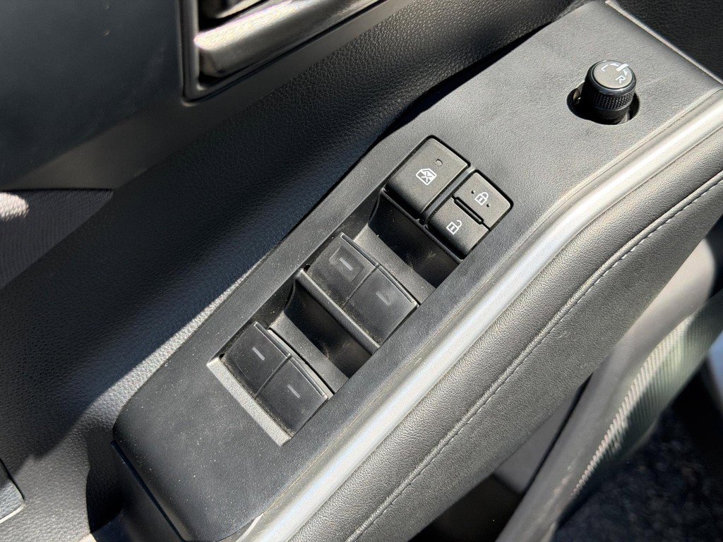 Used 2024 Toyota Highlander LE FWD image 16