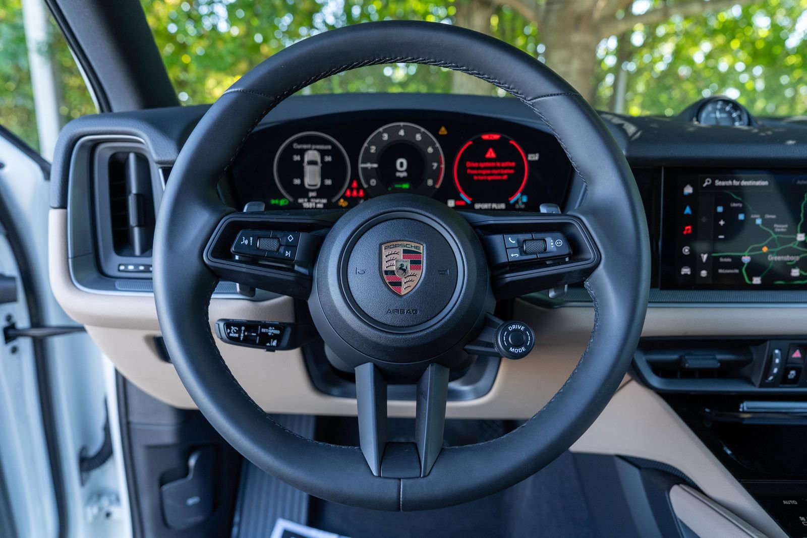 Certified 2025 Porsche Cayenne E-Hybrid w/ Premium Package Plus image 24