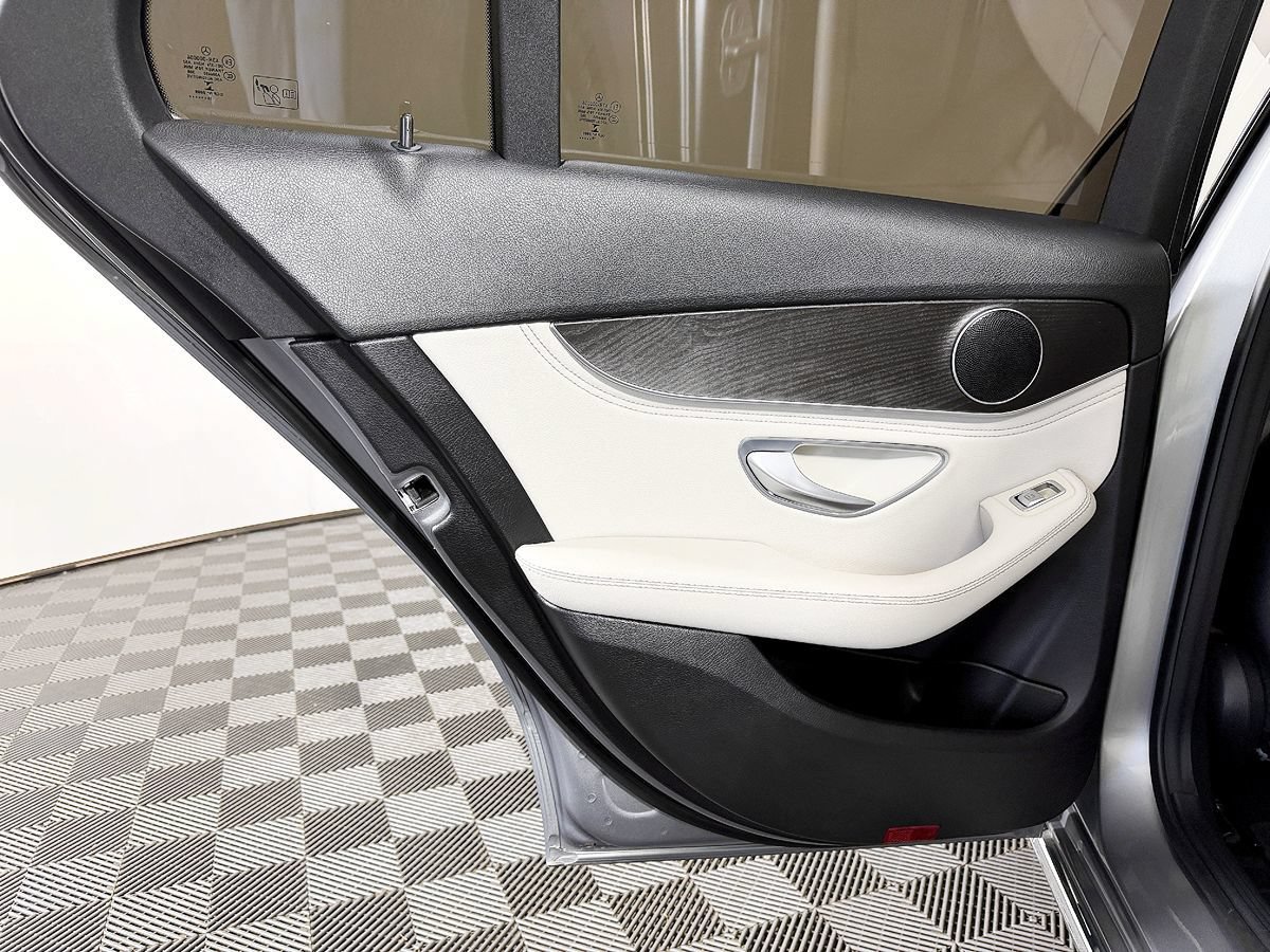 Used 2016 Mercedes-Benz C 300 4MATIC Sedan image 34