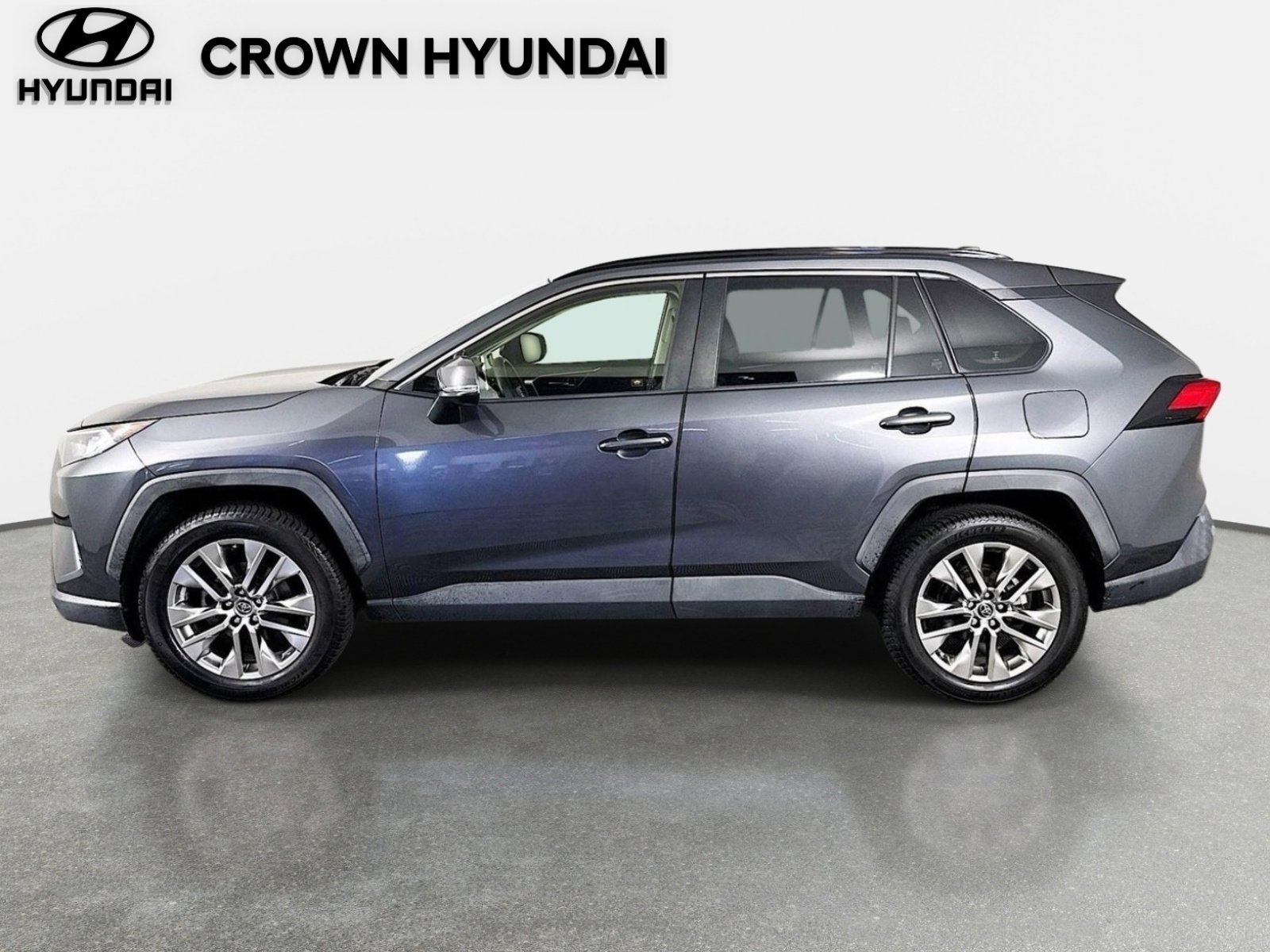 Used 2019 Toyota RAV4 XLE Premium FWD image 9