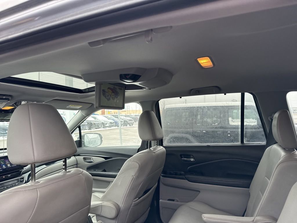 Used 2019 Honda Pilot Touring image 11