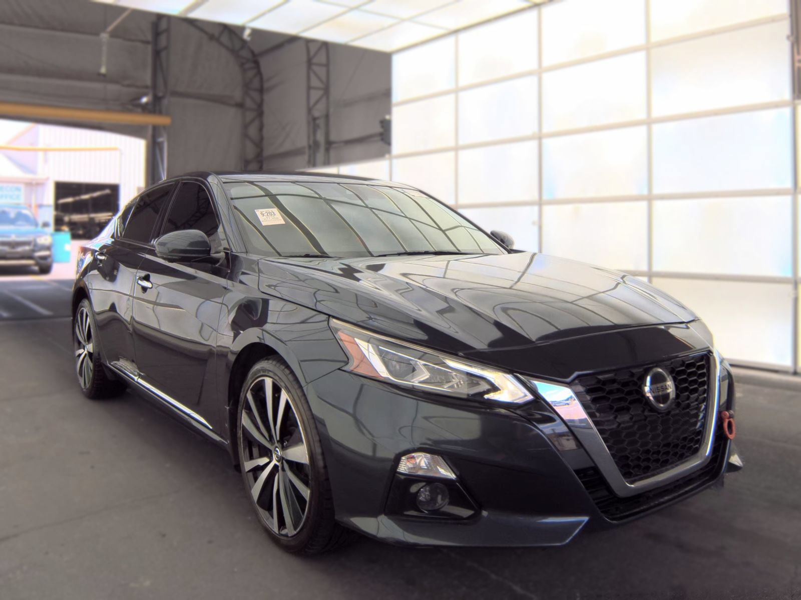 Used 2019 Nissan Altima 2.5 Platinum AWD/4WD image 2
