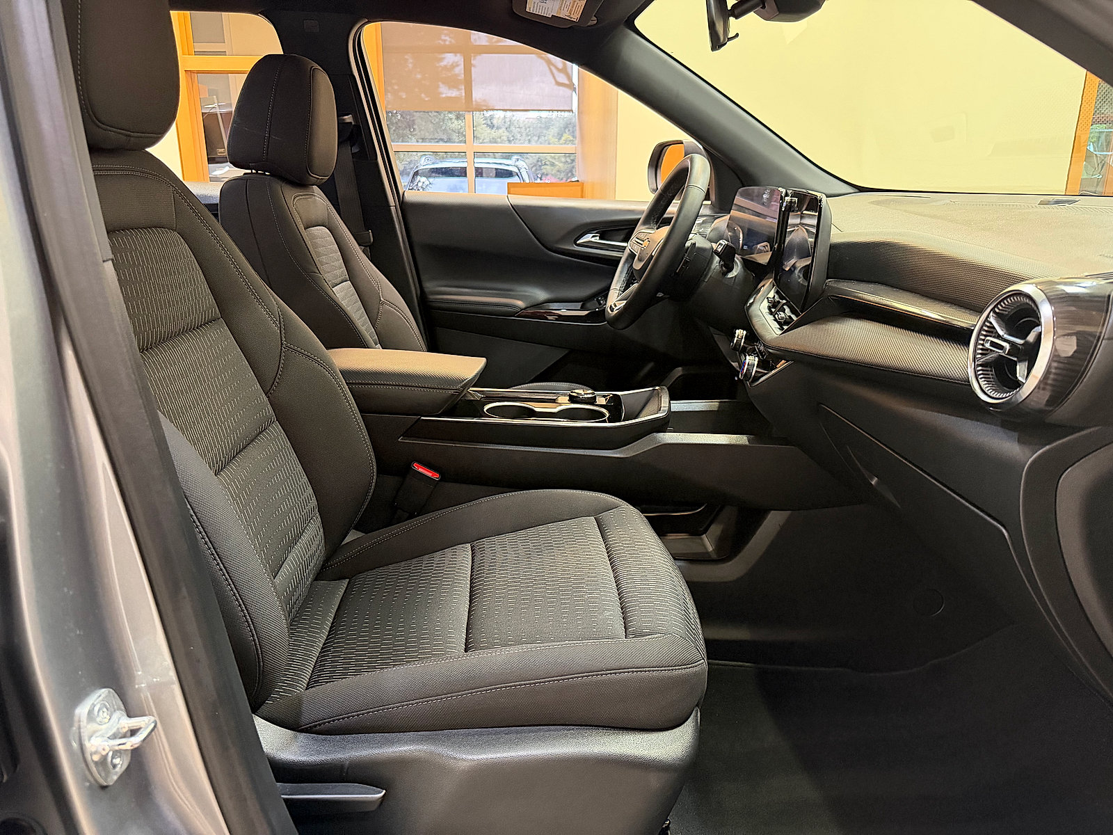 Used 2026 Chevrolet Equinox LT FWD image 12