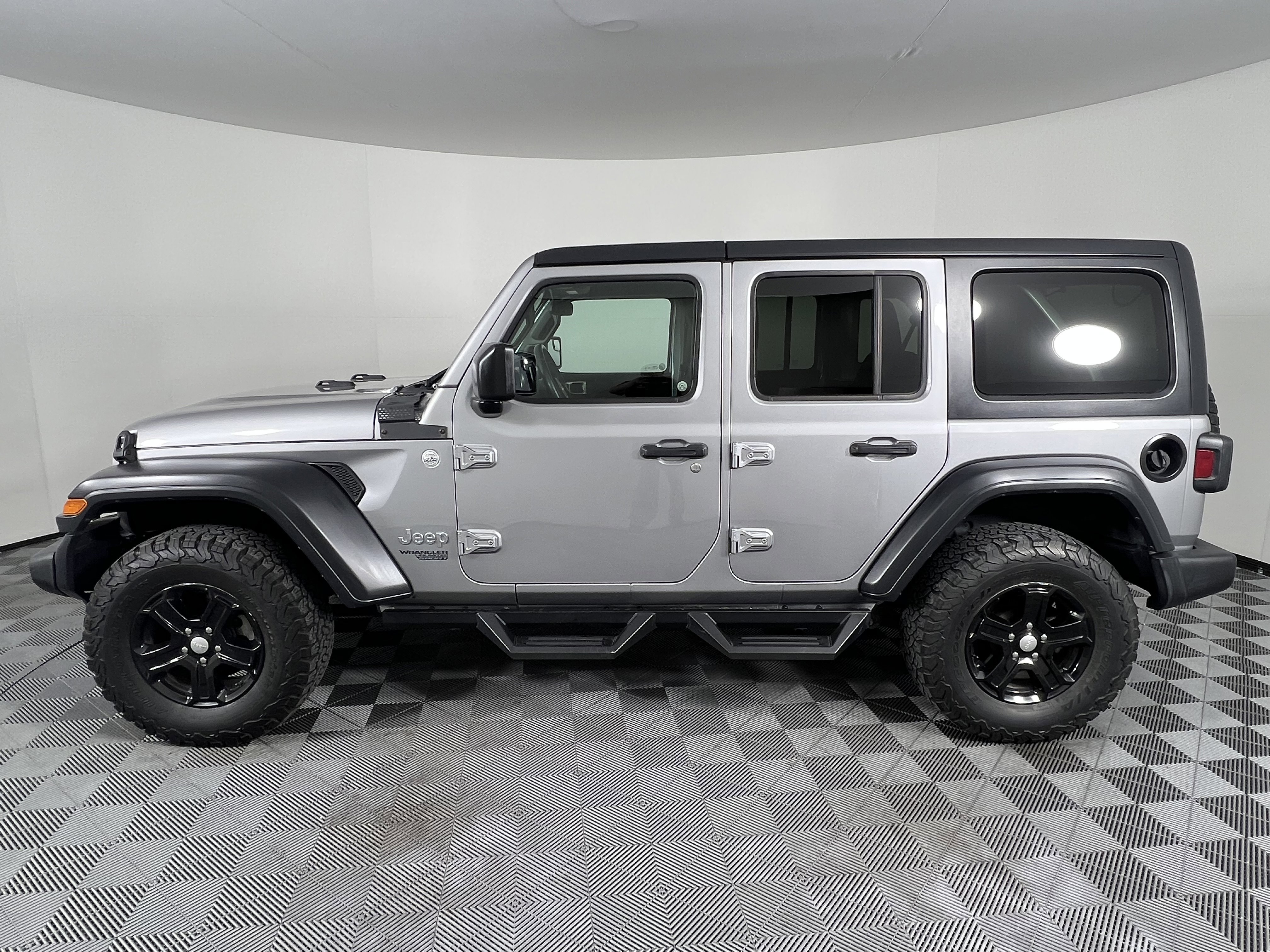 Used 2018 Jeep Wrangler Unlimited Sport S image 9