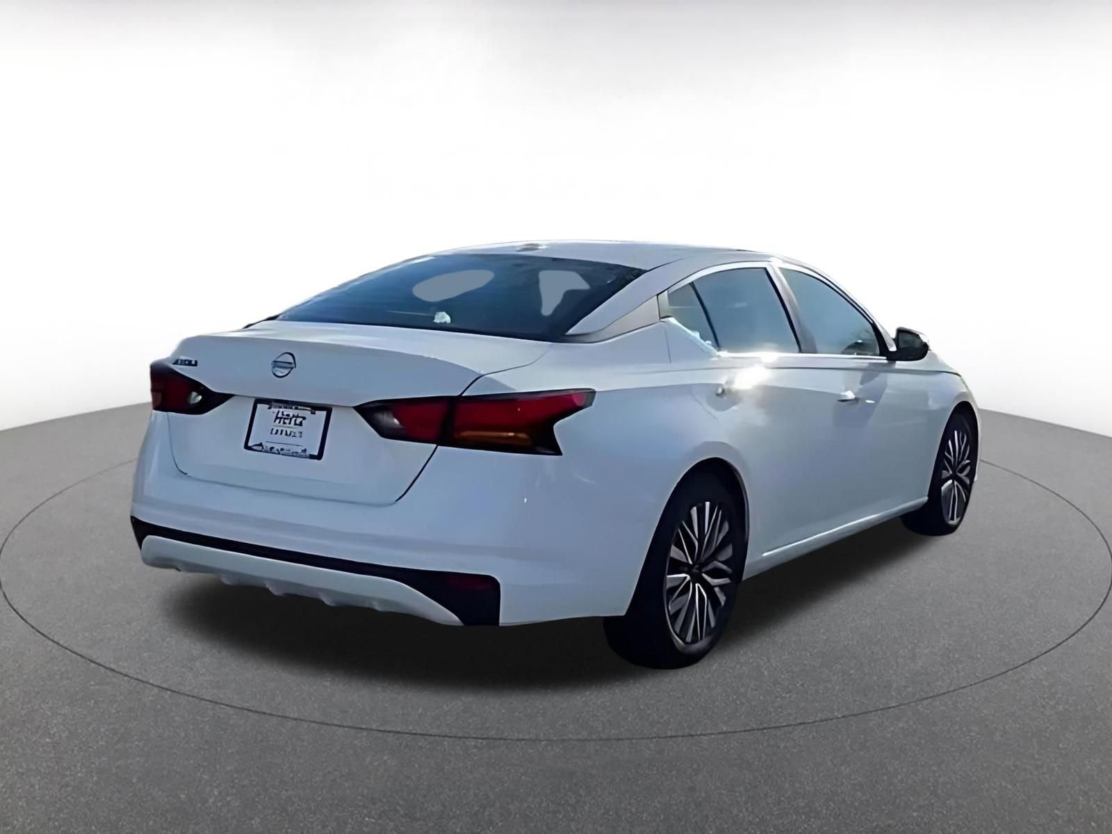 Used 2025 Nissan Altima 2.5 SV FWD image 10
