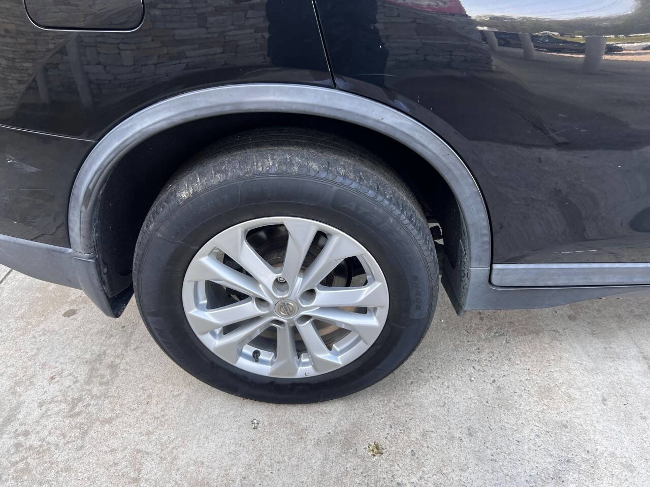 Used 2016 Nissan Rogue SV w/ SV Premium Package image 10