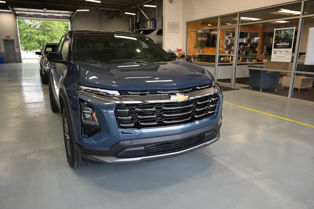 Used 2026 Chevrolet Equinox LT w/ Convenience Package II FWD image 3