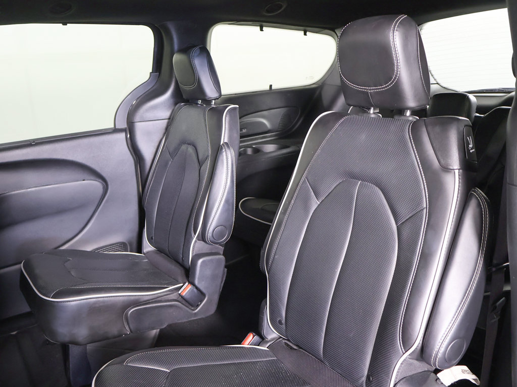 Used 2025 Chrysler Pacifica Limited FWD image 30