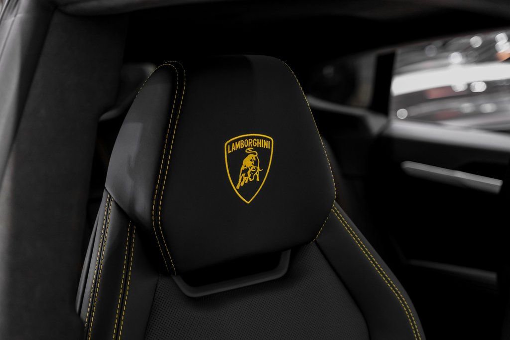 Used 2025 Lamborghini Urus Performante AWD/4WD image 37