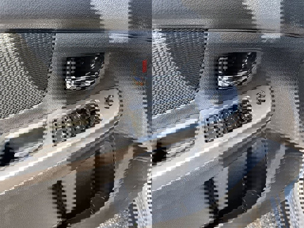 Used 2016 Subaru Crosstrek 2.0i Premium w/ Moonroof Package image 16