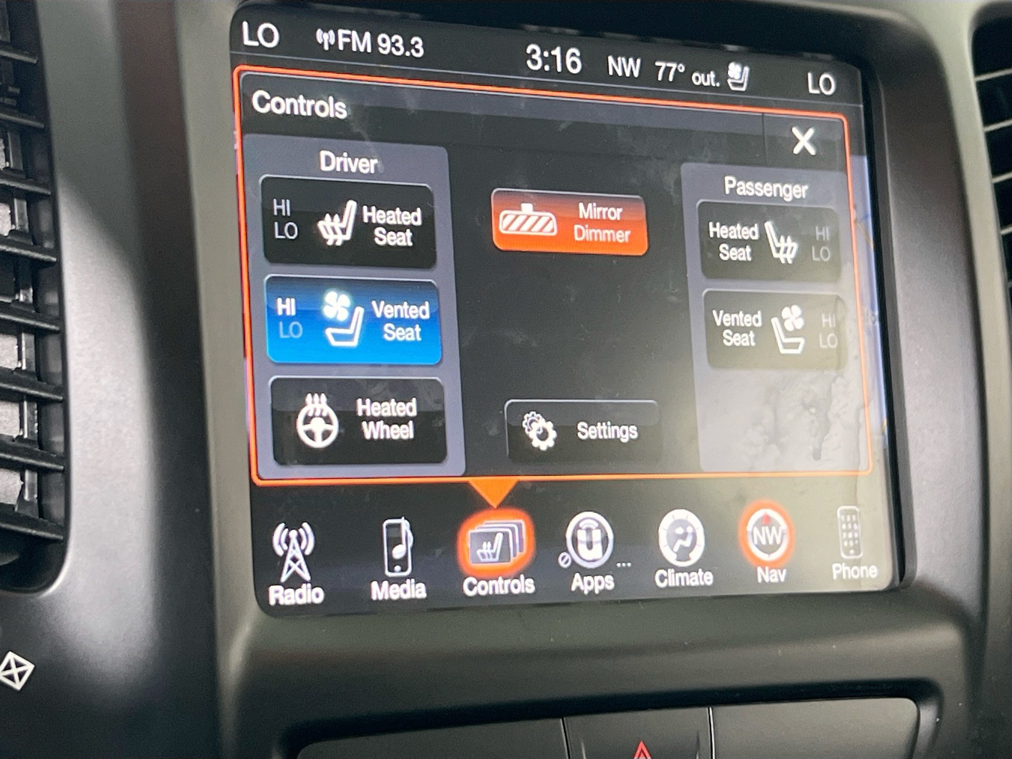 Used 2017 Jeep Cherokee Limited w/ Luxury Group AWD/4WD image 20