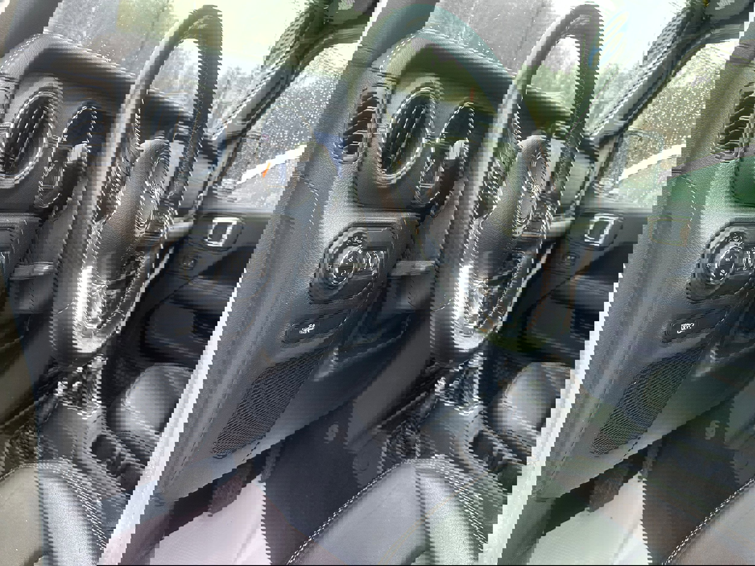 Used 2020 Jeep Gladiator Overland image 34