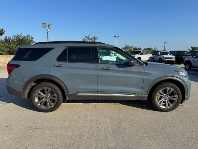 Used 2025 Ford Explorer Active w/ Active Comfort Package AWD/4WD image 2