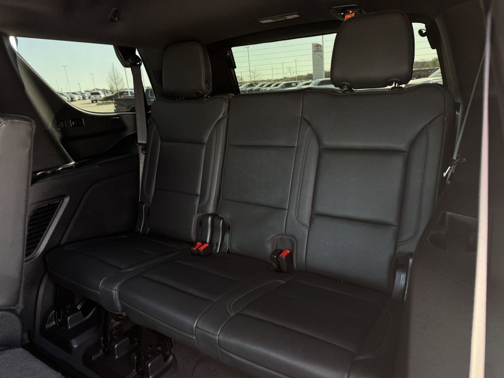 Used 2022 Chevrolet Tahoe Z71 w/ Luxury Package AWD/4WD image 27
