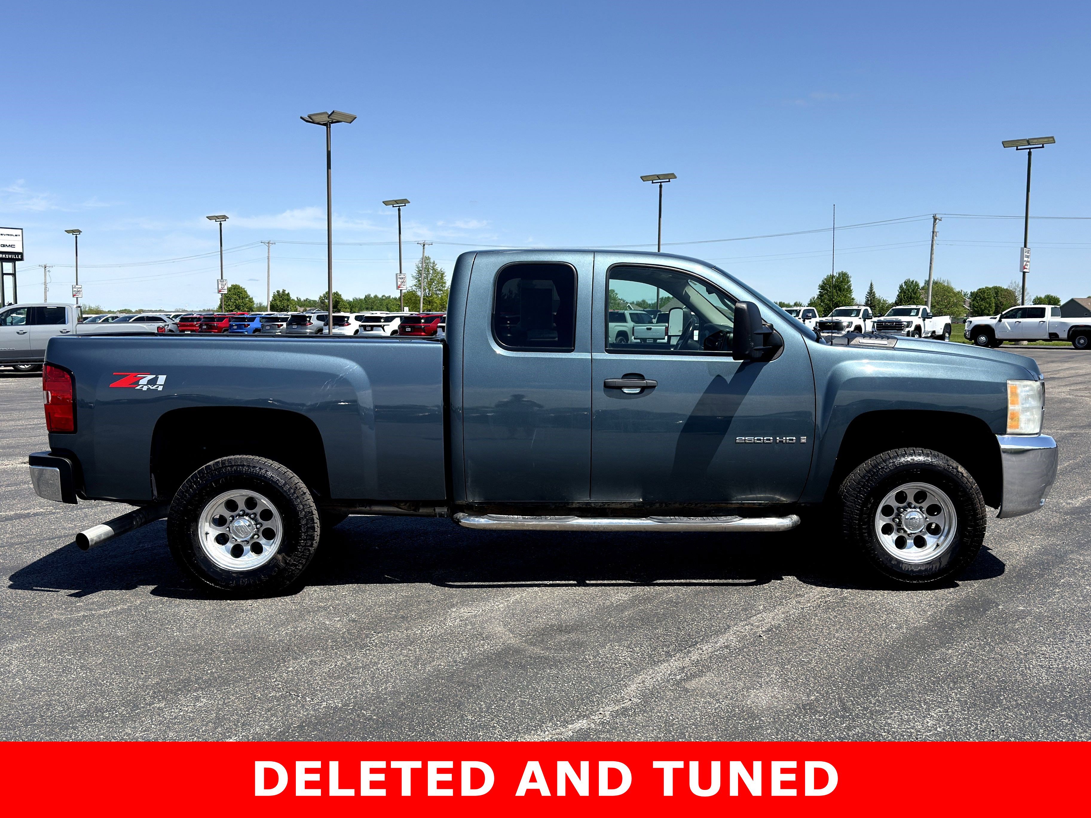 Used 2009 Chevrolet Silverado 2500 LT w/ Exterior Plus Package AWD/4WD image 2