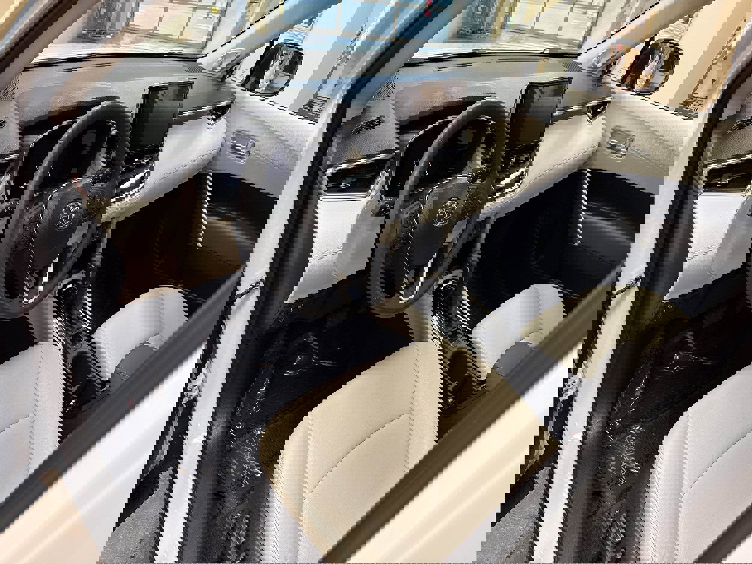 Used 2024 Toyota Corolla Cross XLE w/ Convenience Package image 32