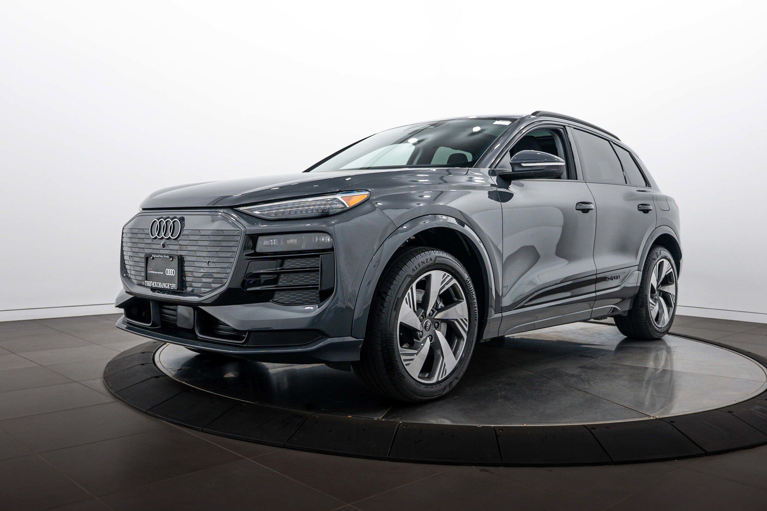 Used 2025 Audi Q6 e-tron Premium Plus w/ Premium Plus AWD/4WD image 7