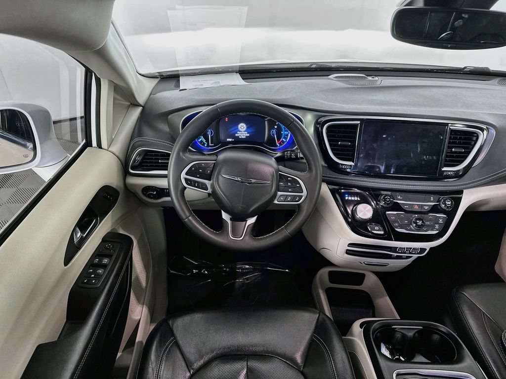 Certified 2022 Chrysler Pacifica Touring-L FWD image 28