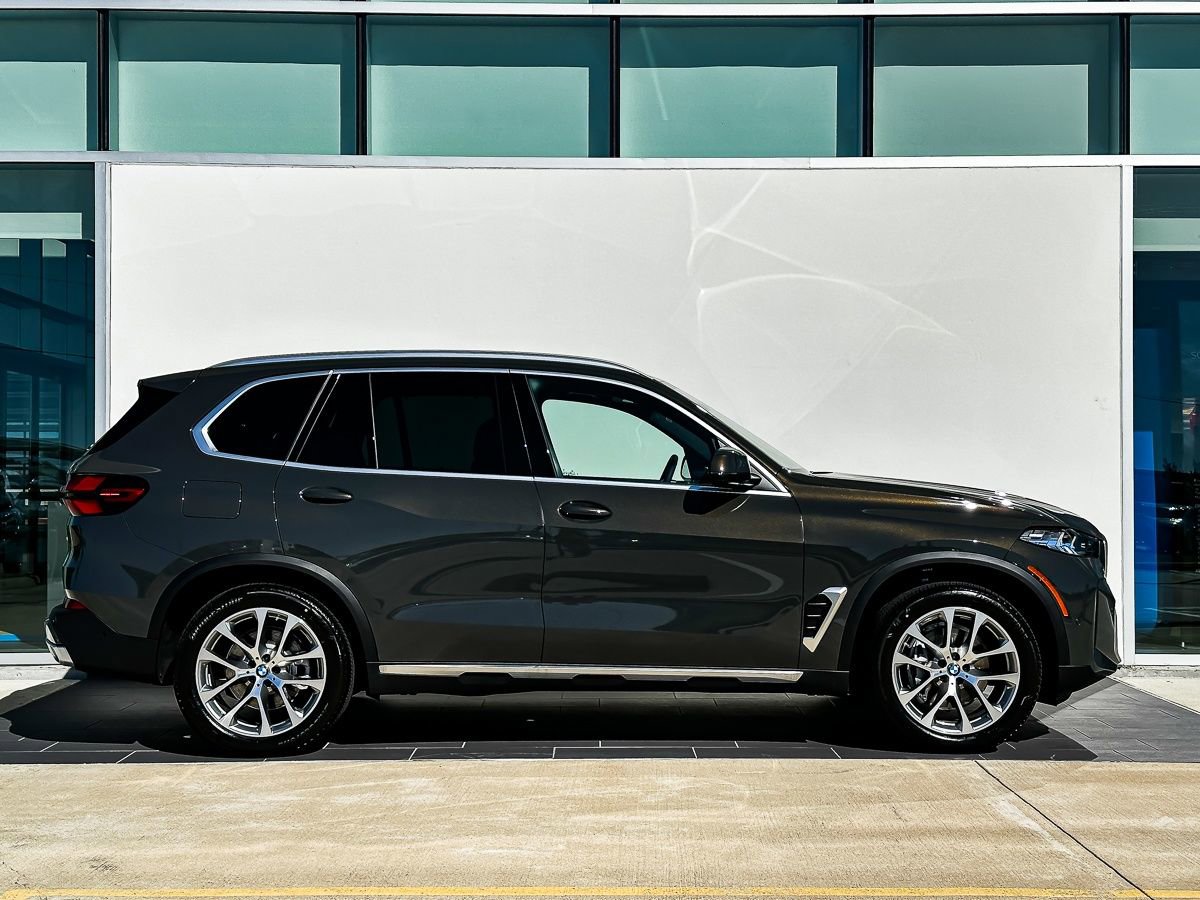 New 2026 BMW X5 xDrive40i w/ Premium Package image 3