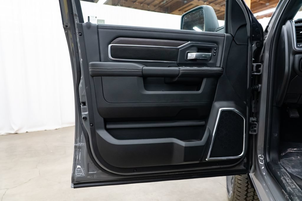 New 2026 RAM 2500 Laramie AWD/4WD image 24