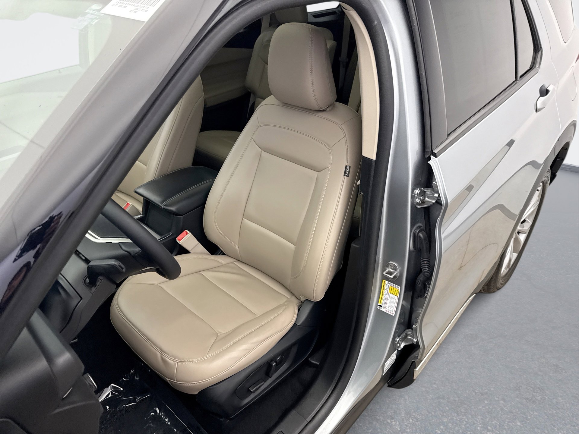 Used 2023 Ford Explorer XLT w/ Equipment Group 202A image 11