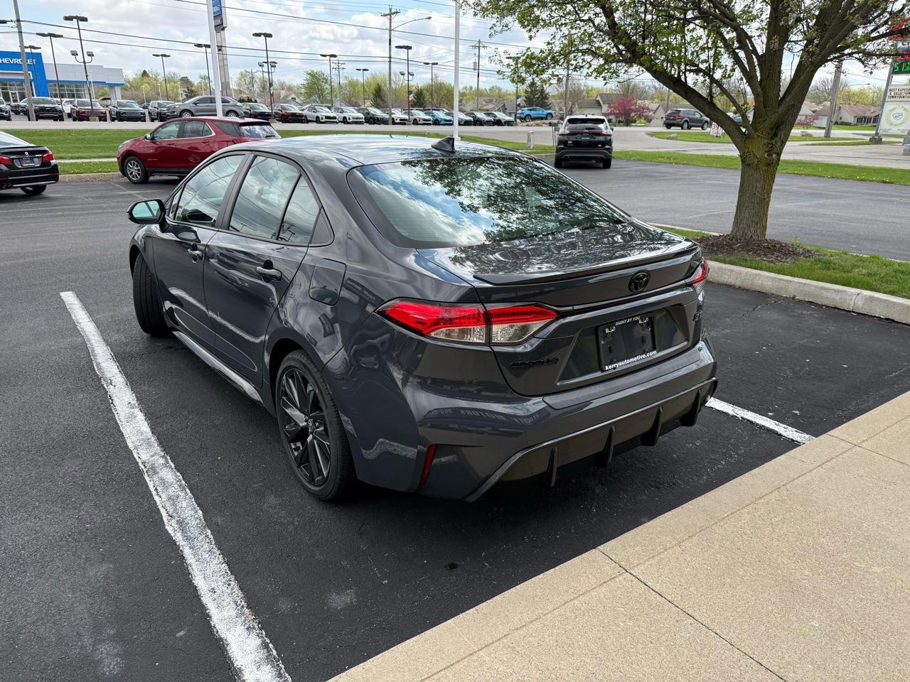 Used 2023 Toyota Corolla SE image 3