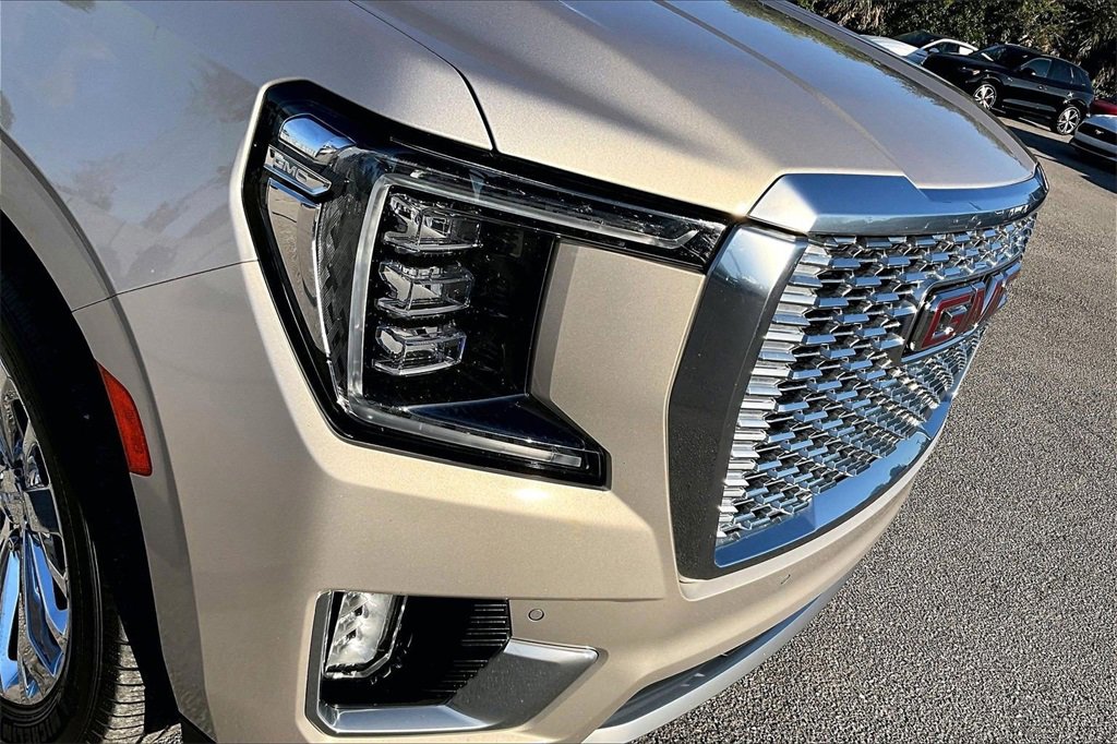 Used 2021 GMC Yukon Denali w/ Denali Premium Package image 12