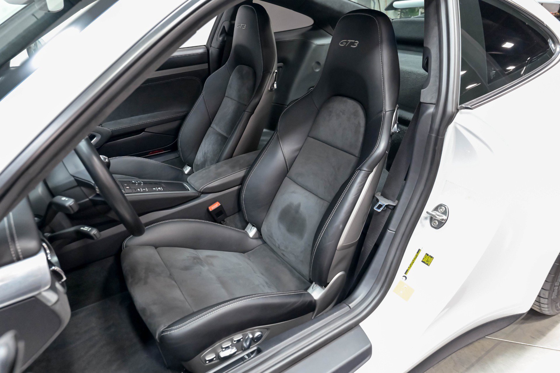 Used 2018 Porsche 911 GT3 RWD image 7
