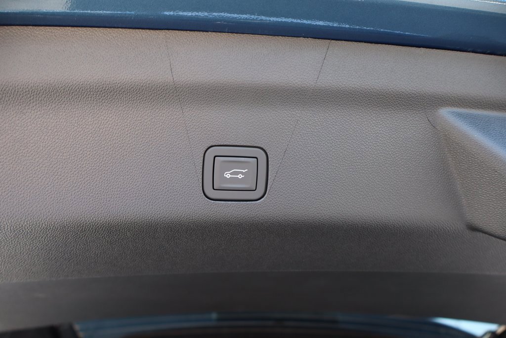 New 2025 Chevrolet Suburban Premier image 27