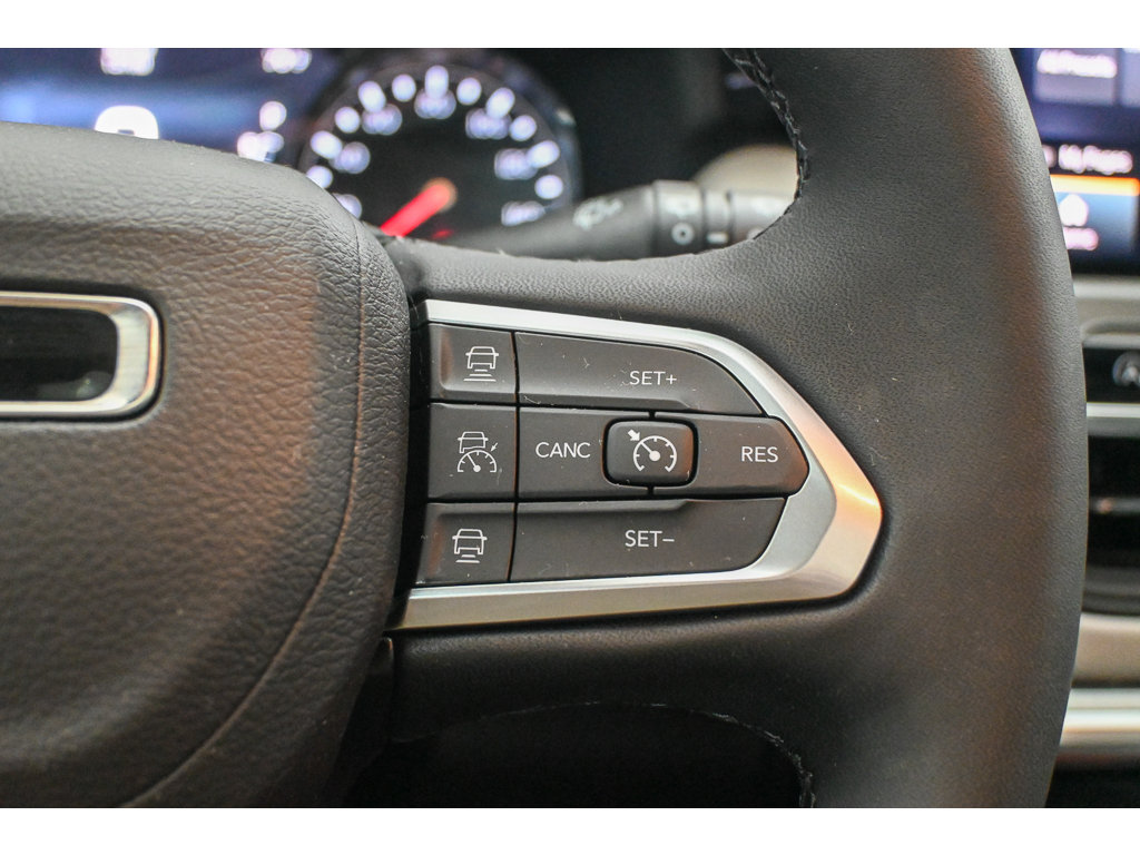 Used 2025 Jeep Compass Limited w/ Sun & Sound Group AWD/4WD image 38
