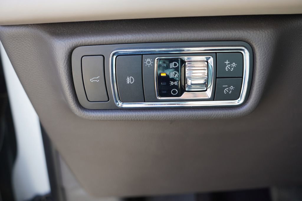 Used 2020 Lincoln Aviator Reserve w/ Equipment Group 202A image 29