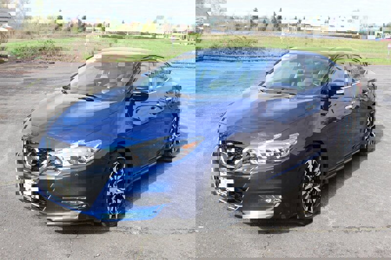 Used 2018 Nissan Maxima Platinum w/ Interior Lighting Package image 2