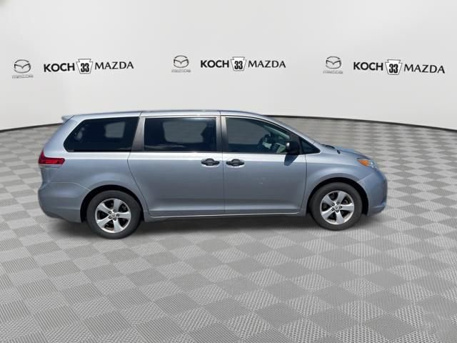 Used 2012 Toyota Sienna image 2