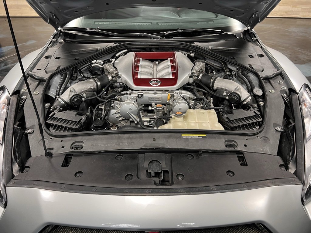 Used 2016 Nissan GT-R Black Edition image 13