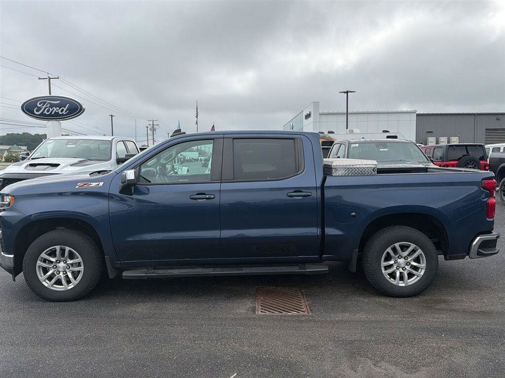 Used 2022 Chevrolet Silverado 1500 LT w/ Z71 Off-Road Package AWD/4WD image 4