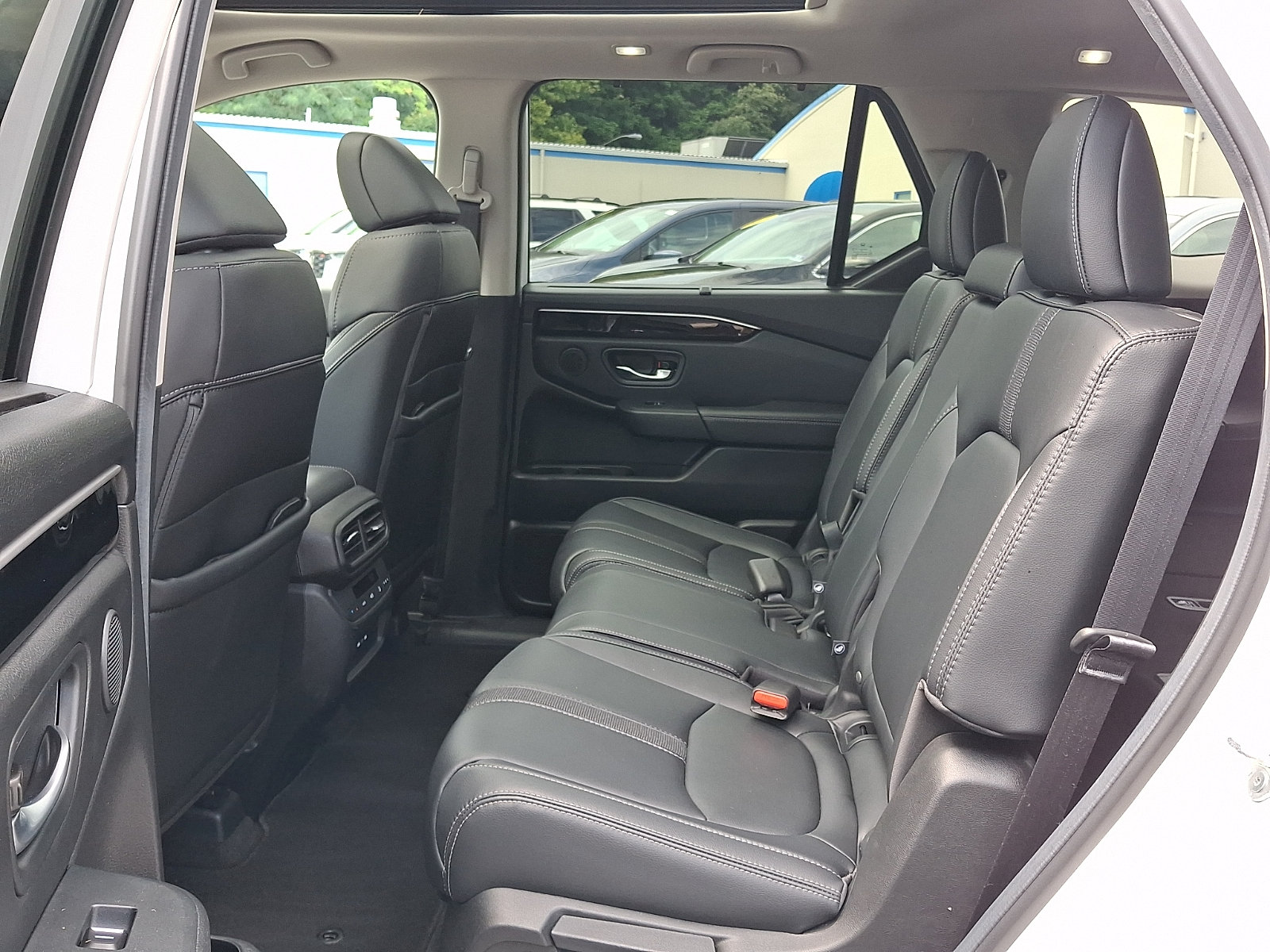 Used 2024 Honda Pilot Touring image 10
