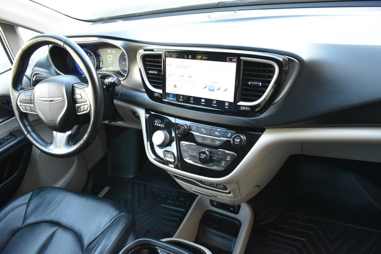 Used 2021 Chrysler Pacifica Touring-L image 32