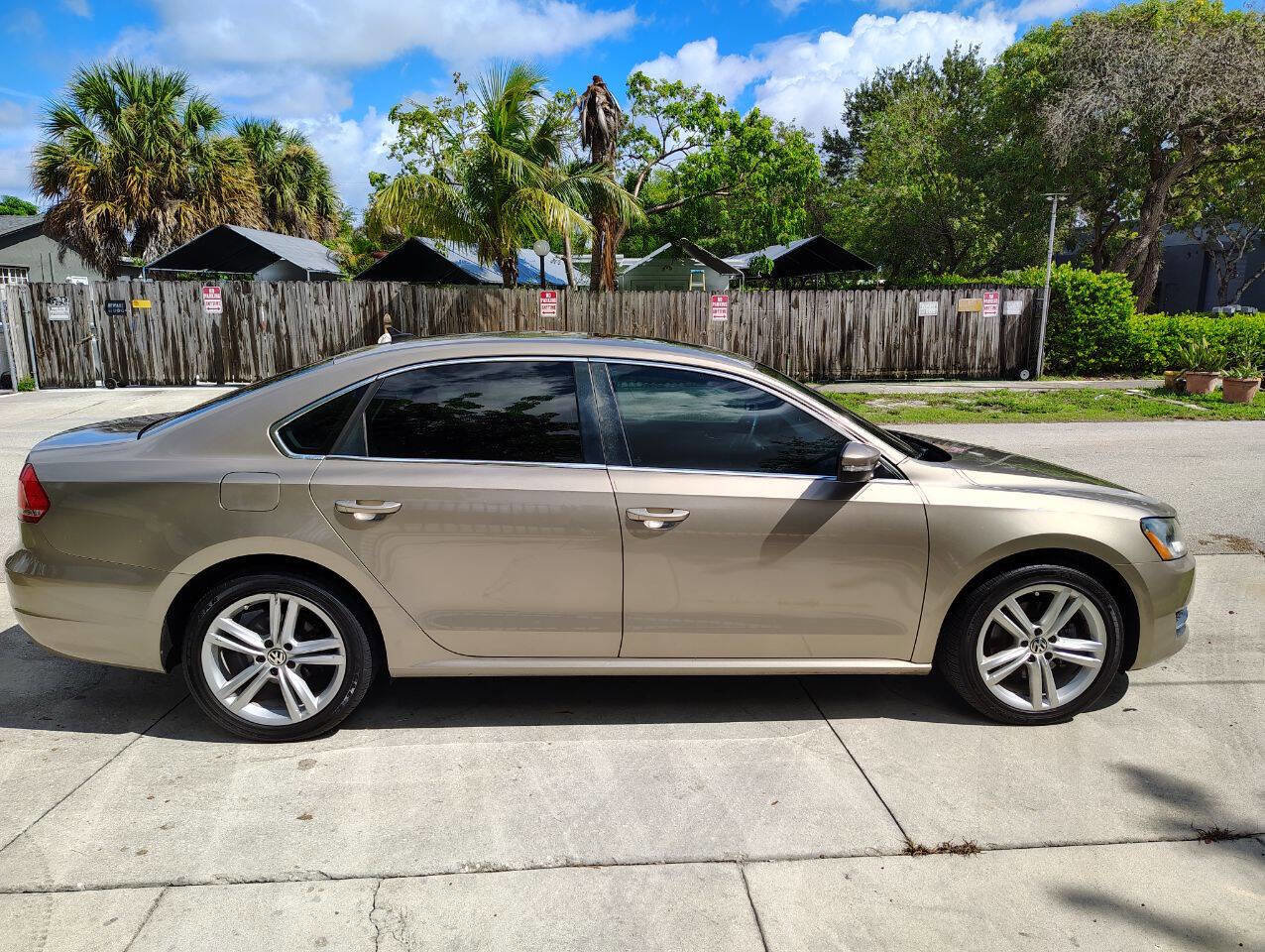 Used 2015 Volkswagen Passat TDI SE image 10