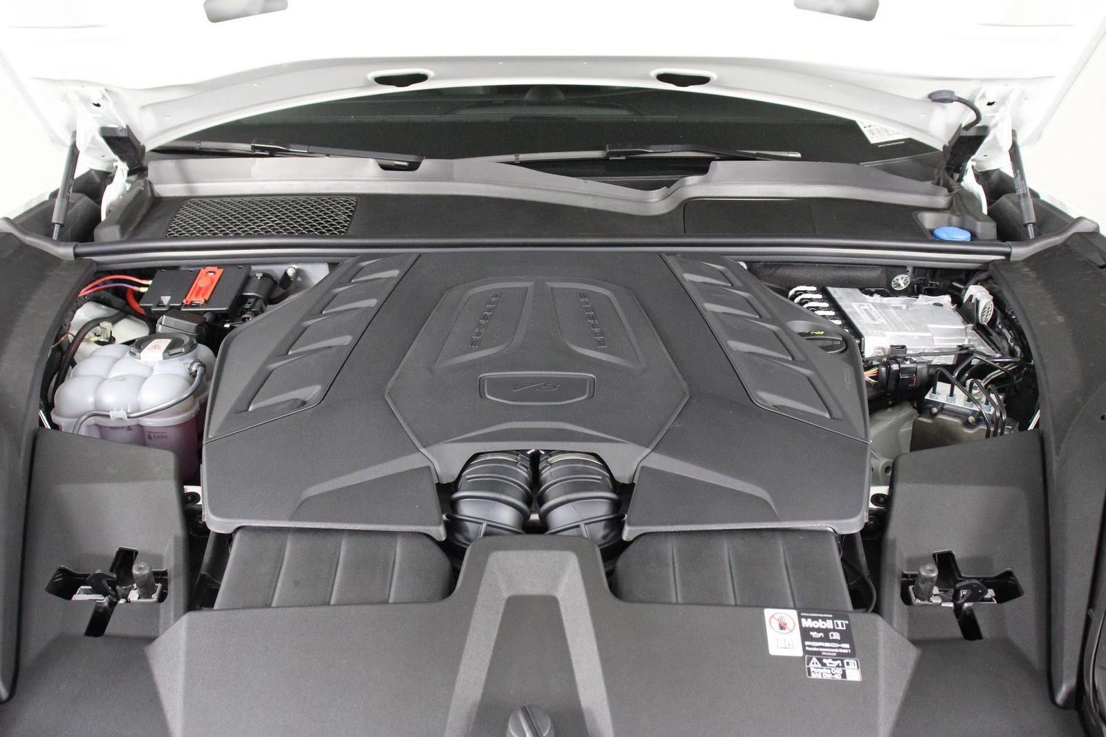 Certified 2025 Porsche Cayenne S image 26