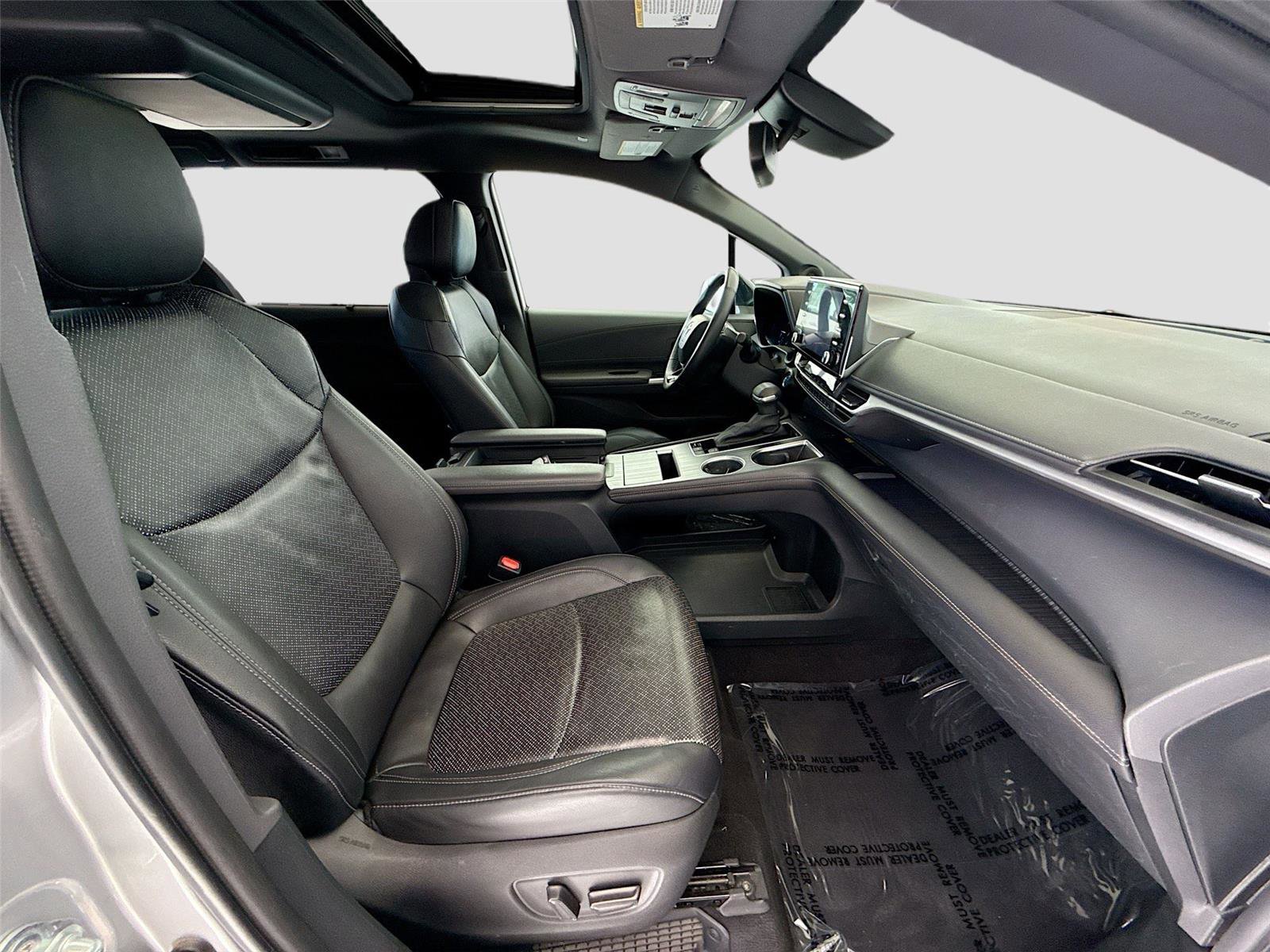 Used 2023 Toyota Sienna XSE image 27