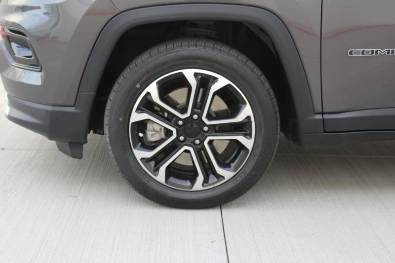 Used 2024 Jeep Compass Limited AWD/4WD image 40