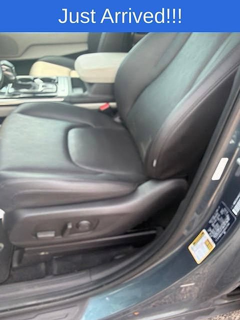 Used 2024 Kia Carnival EX FWD image 14