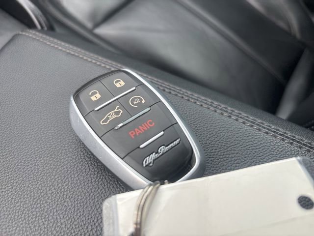 Used 2018 Alfa Romeo Giulia Base image 32