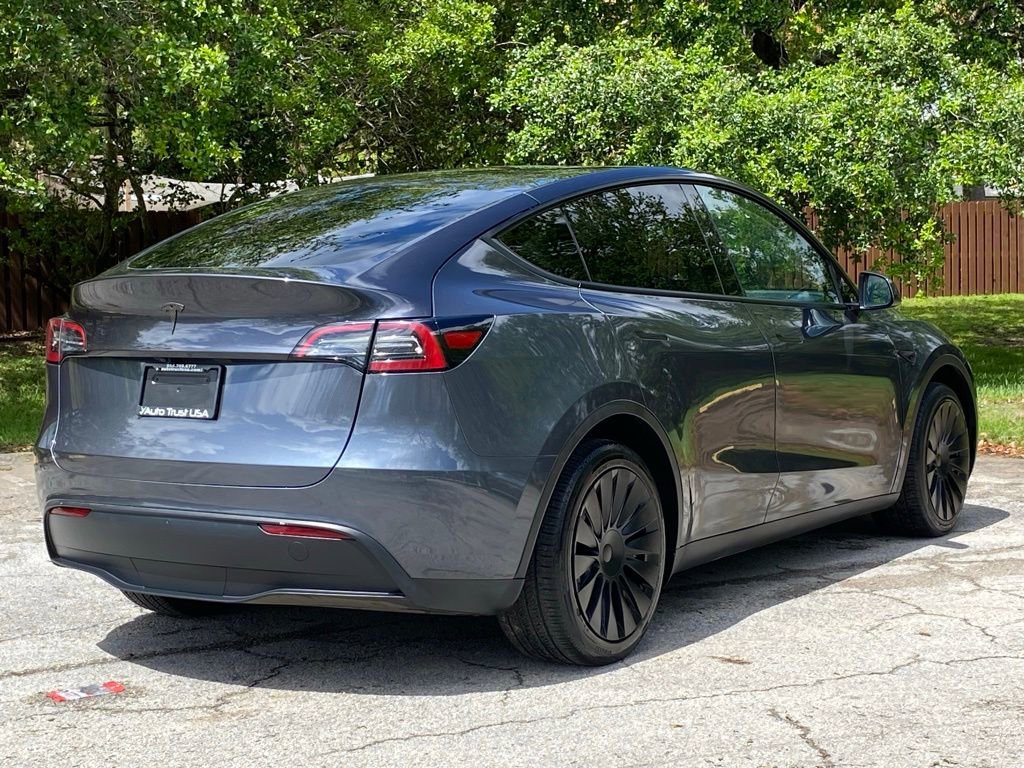Used 2025 Tesla Model Y Long Range image 9